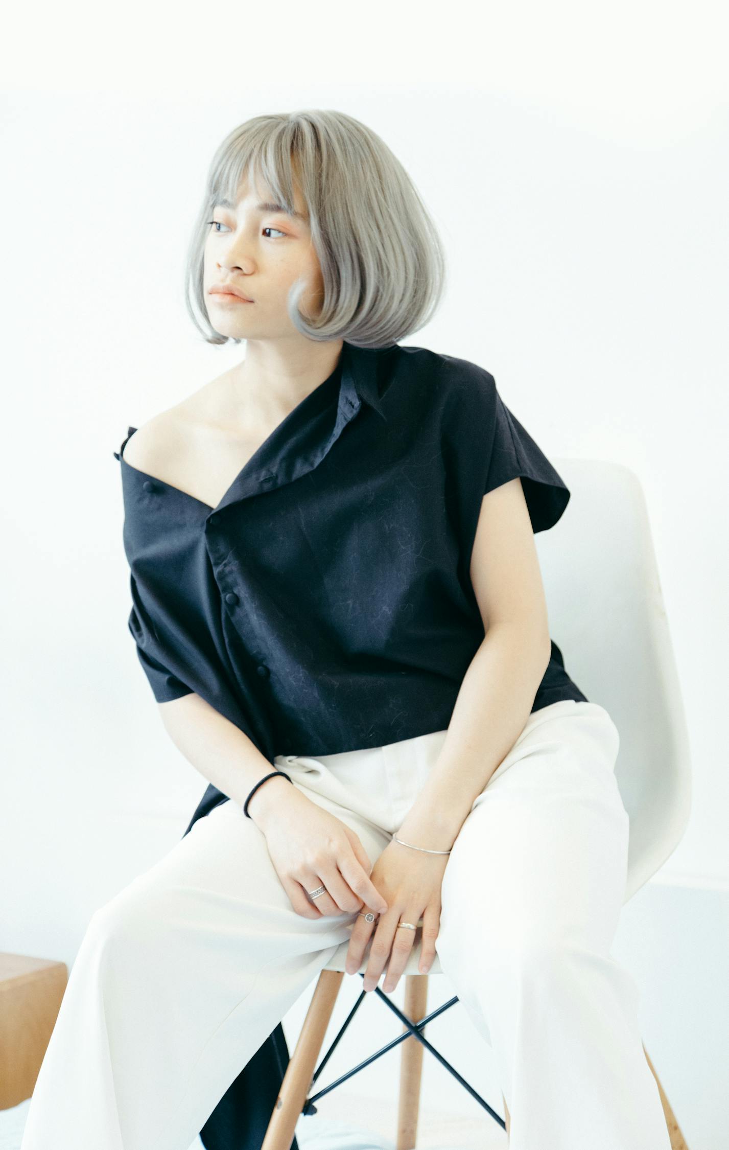 谭松韵四月时尚风采，最新照片展现独特魅力